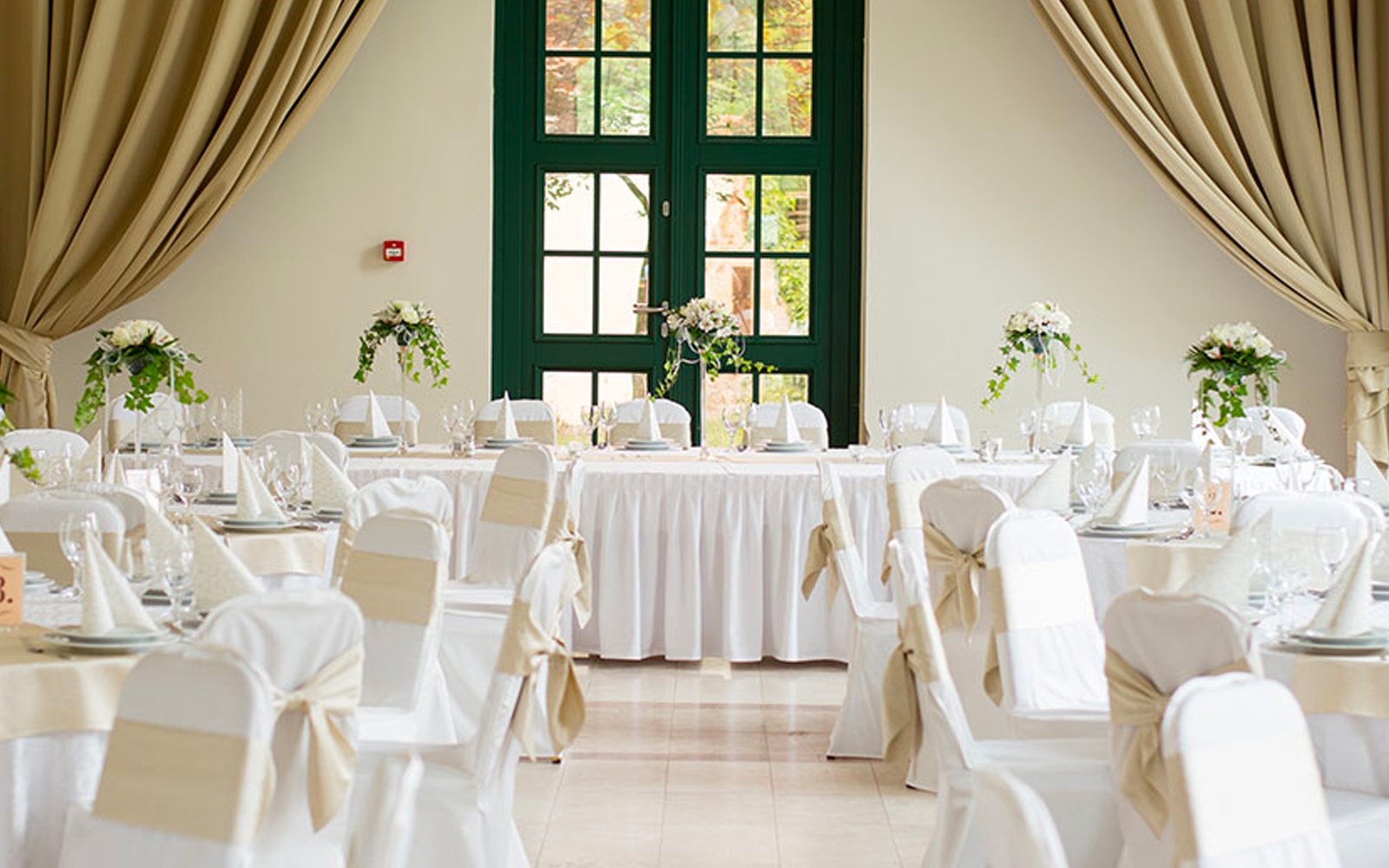 When Should You Book Your Wedding Venue?
