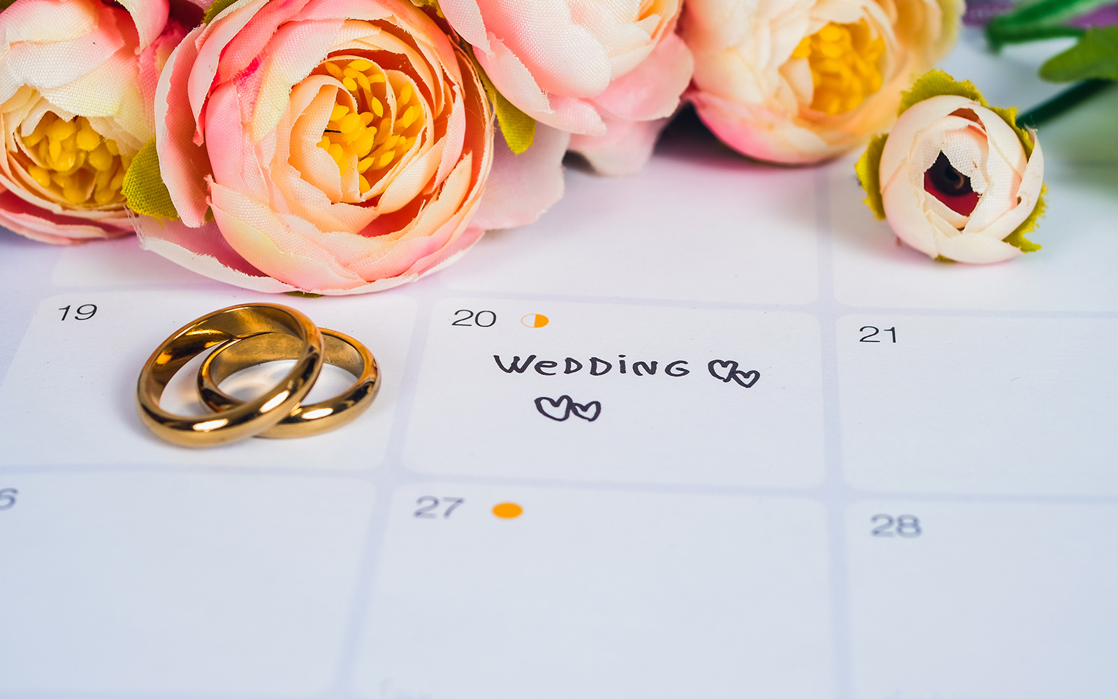 calendar-highlighting-wedding-date